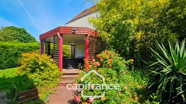 Maison indépendante sur sous-sol total.