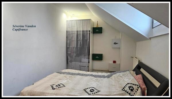 Maison indépendante sur sous-sol total.