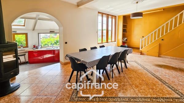 Maison indépendante sur sous-sol total.