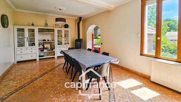 Maison indépendante sur sous-sol total.