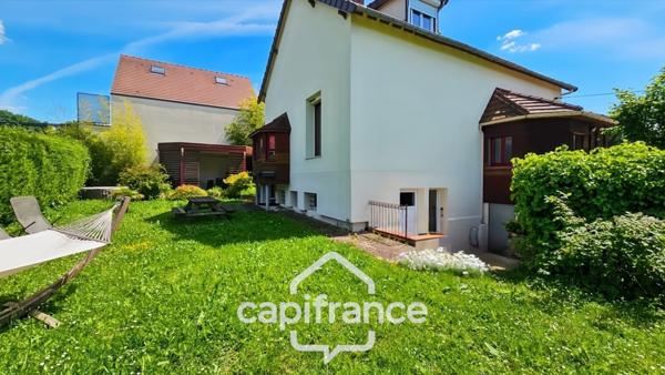 Maison indépendante sur sous-sol total.