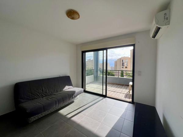 Studio avec terrasse - 2ème étage étage avec ascenseur