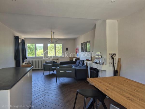 **Maison jumelée avec vue imprenable sur les vignes – 92 m² habitables**

Située dans un environnement calme et agréable, cette charmante maison jumelée de 92 m² sur sous-sol complet vous séduira par sa belle vue dégagée sur les vignes et son cadre de vie paisible.

Au rez-de-chaussée, vous découvrirez une cuisine ouverte sur un salon-séjour lumineux, créant un espace convivial et chaleureux, ainsi qu’un WC indépendant.

À l’étage, la maison dispose de deux chambres, d’un bureau idéal pour le télétravail, ainsi qu’une salle de bain avec WC.

Les combles aménagés offrent une grande chambre supplémentaire pleine de charme.

À l’extérieur, vous profiterez d’un petit terrain arboré et entièrement clôturé avec terrasse, parfait pour les beaux jours.

Prestations :

* Fenêtres PVC double vitrage
* Chauffage fioul
* Cheminée
* Sous-sol complet offrant de nombreux espaces de rangement et un garage.

Maison idéale pour une famille ou un premier achat, à découvrir sans tarder !

Pour plus d’informations ou organiser une visite, contactez-moi.