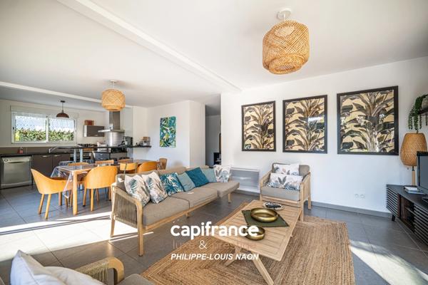 SUPERBE VILLA D'ARCHITECTE AVEC 3 CHAMBRES DE PLAIN-PIED à 500 mètres des PLAGES