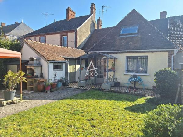 Propriété de caractère au cœur de La Bussière – Maison principale, appartement et nombreuses dépendances.