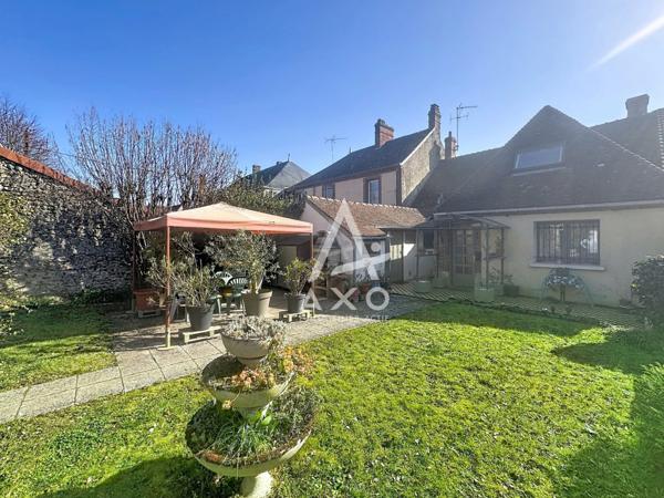 Propriété de caractère au cœur de La Bussière – Maison principale, appartement et nombreuses dépendances.