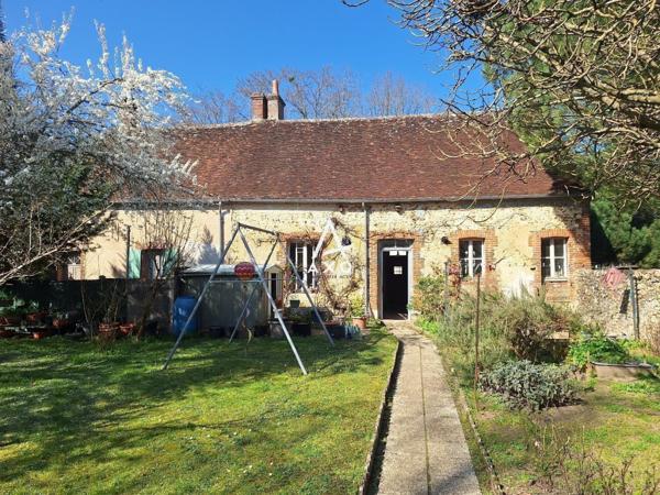 Propriété de caractère au cœur de La Bussière – Maison principale, appartement et nombreuses dépendances.