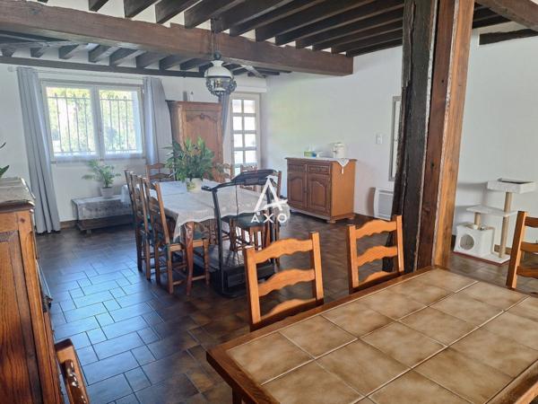 Propriété de caractère au cœur de La Bussière – Maison principale, appartement et nombreuses dépendances.