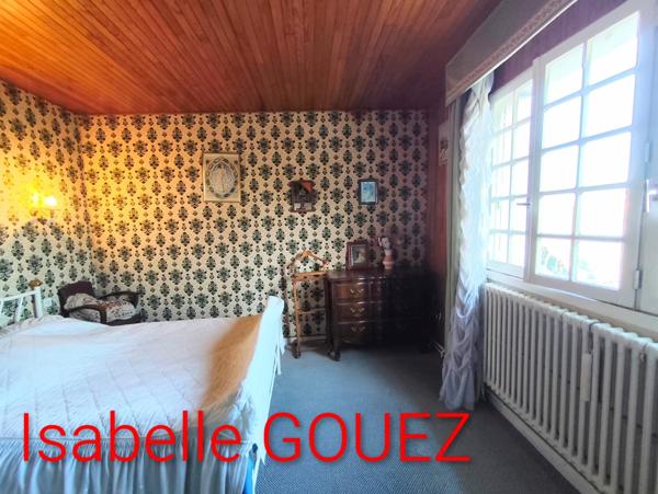 MAISON EN PIERRE A RENOVER ET TERRAIN CONSTRUCTIBLE