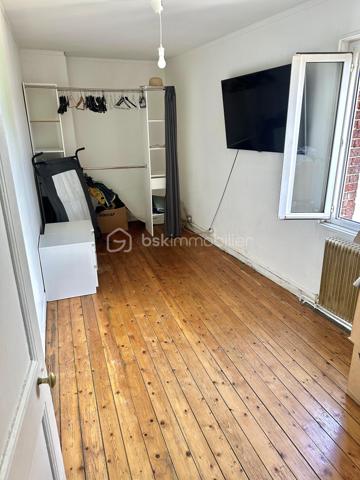 Visite vidéo disponible sur
- ma chaîne YT : Grégory Talbot IMMOBILIER (playlist : Visites filmées)
- FB : Grégory Talbot Immobilier (album : Visites vidéo)
- et sur mon IG : L'immobilier en Normandie (onglet : Réels)

Sur la commune du Petit-Couronne (76650), 

Maison 121m2 composée de
- au rez-de-chaussée : séjour double avec poêle à bois, cuisine meublée, wc, véranda à destination de buanderie actuellement; 
- au premier étage : salle de bain avec wc, trois chambres; 
- au second : un grenier aménageable de 30m2 environ. 

Sur le terrain se trouve également une grande dépendance à aménager, pourquoi pas : environ 70m2 ! 
Également une partie atelier et une partie cave. 

Côté extérieur : terrasse, jardin, pergola, stationnement. 

Travaux à prévoir. 

Ne tardez pas !