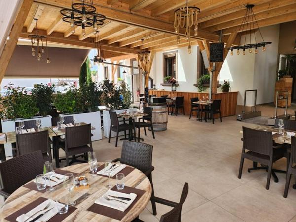 Opportunité Rare : Restaurant de Prestige au Cœur des Trois Frontières — Fonds de Commerce