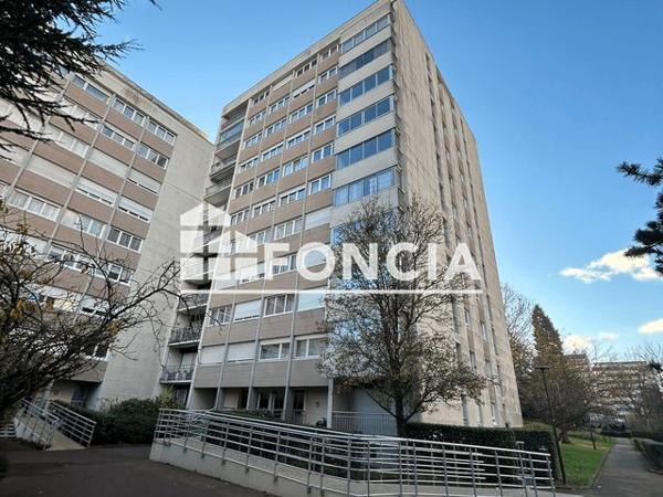 Location Appartement 3 pièces 80.24 m² - 15 RUE GRANGE DAME ROSE Velizy-villacoublay 78140