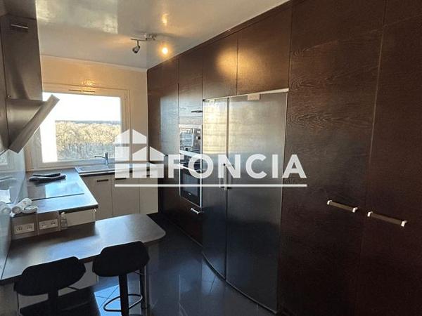 Location Appartement 3 pièces 80.24 m² - 15 RUE GRANGE DAME ROSE Velizy-villacoublay 78140