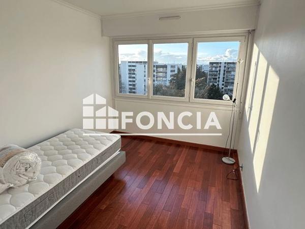 Location Appartement 3 pièces 80.24 m² - 15 RUE GRANGE DAME ROSE Velizy-villacoublay 78140