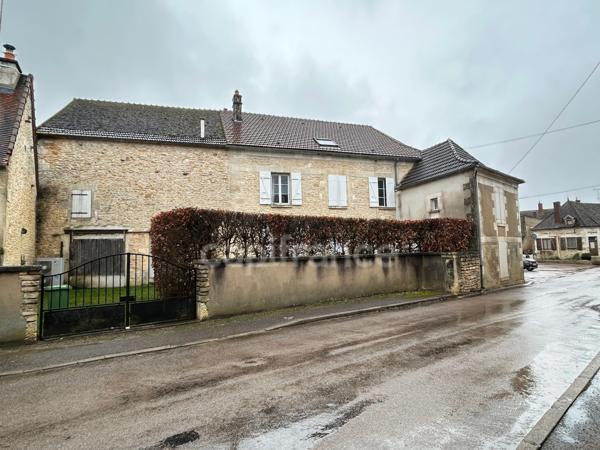 Maison en pierres 5 pièces à Étais-la-Sauvin 89, beaux volumes et cachet