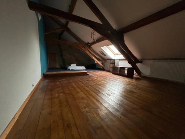 Maison en pierres 5 pièces à Étais-la-Sauvin 89, beaux volumes et cachet