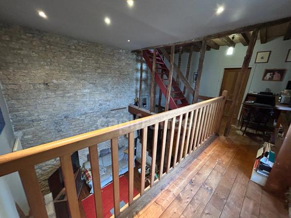 Maison en pierres 5 pièces à Étais-la-Sauvin 89, beaux volumes et cachet