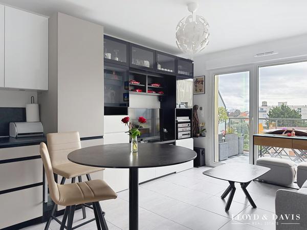 Appartement T2 asc, balcon et parking en s/sol