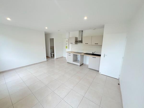 A LOUER - APPARTEMENT T2  refait a neuf en 2022- 40 M2 AU 2EME ETAGE