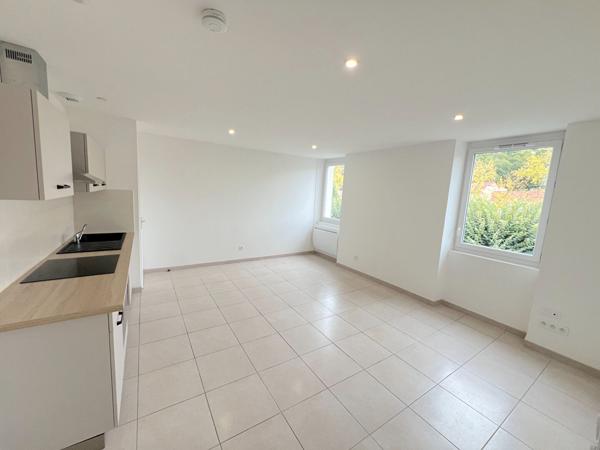 A LOUER - APPARTEMENT T2  refait a neuf en 2022- 40 M2 AU 2EME ETAGE