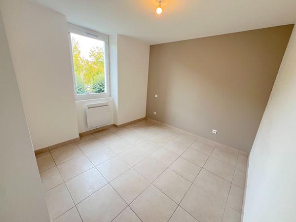 A LOUER - APPARTEMENT T2  refait a neuf en 2022- 40 M2 AU 2EME ETAGE