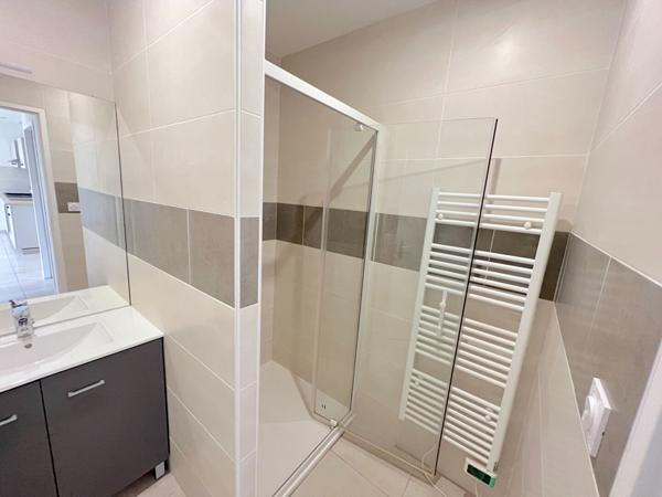 A LOUER - APPARTEMENT T2  refait a neuf en 2022- 40 M2 AU 2EME ETAGE