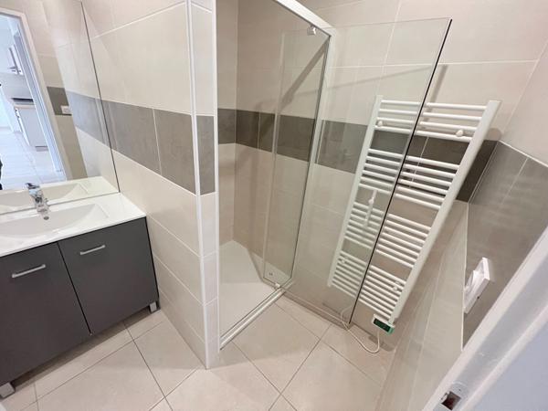 A LOUER - APPARTEMENT T2  refait a neuf en 2022- 40 M2 AU 2EME ETAGE