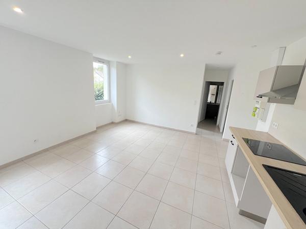 A LOUER - APPARTEMENT T2  refait a neuf en 2022- 40 M2 AU 2EME ETAGE