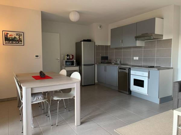 Appartement
         3 pièces
        - 64 m² 260 000 € *