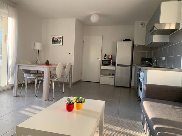 Appartement
         3 pièces
        - 64 m² 260 000 € *