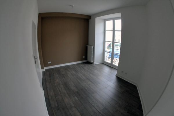 Appartement
         3 pièces
        - 65 m² 150 000 € *
