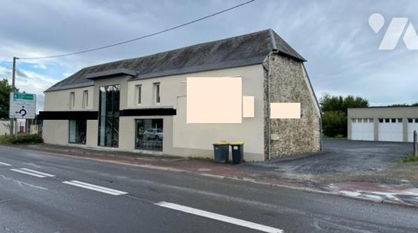 Bâtiment à usage commercial et deux garages,  situées à SAINT-LO