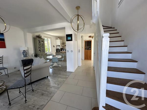 Maison à vendre  6 pièces - 102,19 m 2   ROYAN  - 17