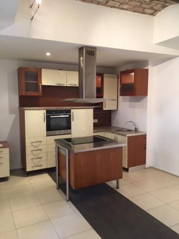 Immeuble à vendre DRAGUIGNAN (83), Taux de rentabilité net de 7,6 %, 4 appartements rénovés, jardin de 80 m² !!