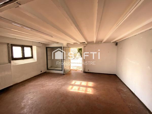 Maison bourgeoise 4 chambres sur sous-sol avec parc arboré et piscine.