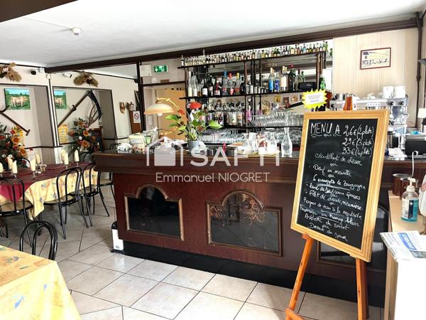 Magnifique hôtel-restaurant entièrement équipé, disposant d'une licence IV.