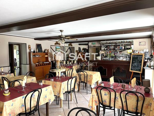Magnifique hôtel-restaurant entièrement équipé, disposant d'une licence IV.