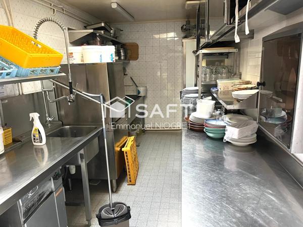 Magnifique hôtel-restaurant entièrement équipé, disposant d'une licence IV.