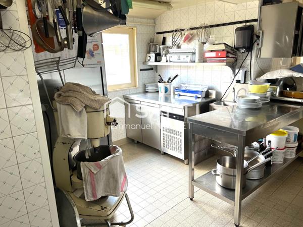 Magnifique hôtel-restaurant entièrement équipé, disposant d'une licence IV.