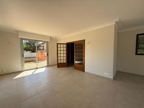 A LOEUR - PORTET SUR GARONNE - Maison T6 de 155 m² rénovée, avec cuisine équipée, climatisation, double garage et jardin cloturé - G1314