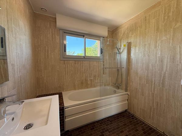 A LOEUR - PORTET SUR GARONNE - Maison T6 de 155 m² rénovée, avec cuisine équipée, climatisation, double garage et jardin cloturé - G1314