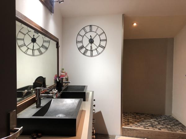 ANCIEN ATELIER RENOVE - ATYPIQUE // 325 M2 HABITABLES // 30 MN POITIERS/CHATELLERAULT