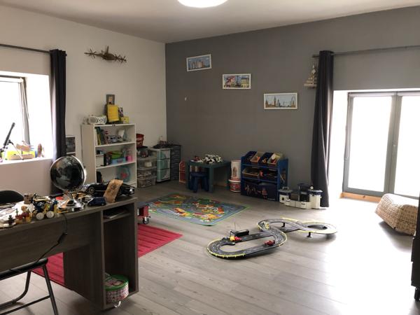 ANCIEN ATELIER RENOVE - ATYPIQUE // 325 M2 HABITABLES // 30 MN POITIERS/CHATELLERAULT