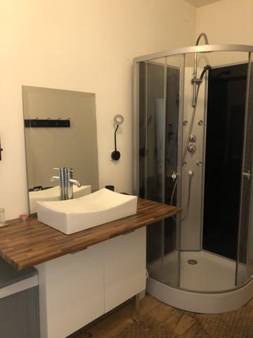 ANCIEN ATELIER RENOVE - ATYPIQUE // 325 M2 HABITABLES // 30 MN POITIERS/CHATELLERAULT