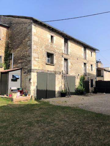 ANCIEN ATELIER RENOVE - ATYPIQUE // 325 M2 HABITABLES // 30 MN POITIERS/CHATELLERAULT