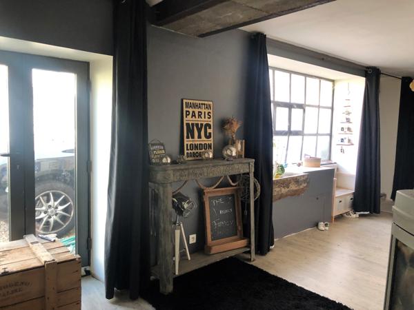 ANCIEN ATELIER RENOVE - ATYPIQUE // 325 M2 HABITABLES // 30 MN POITIERS/CHATELLERAULT