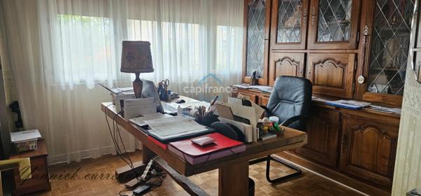 Maison d’architecte avec un jolie terrain arboré