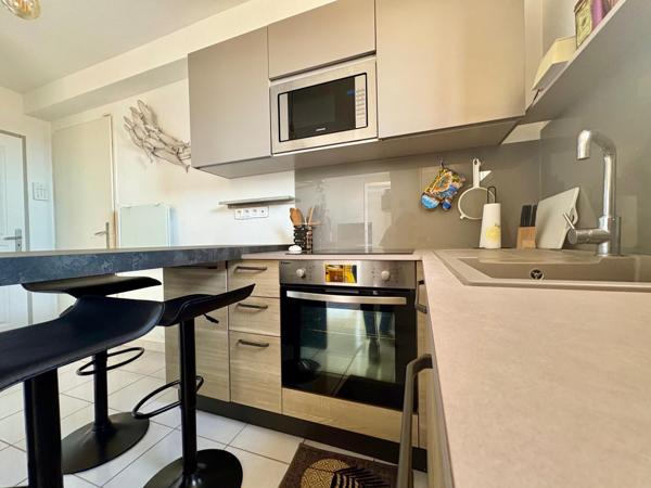 Appartement VUE MER  - 2 chambres avec terrasse,  jardinet et stationnement privé.