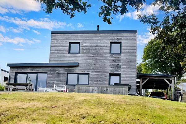 Un cadre idyllique, une maison lumineuse, un spa avec vue : votre havre de paix à Crozon