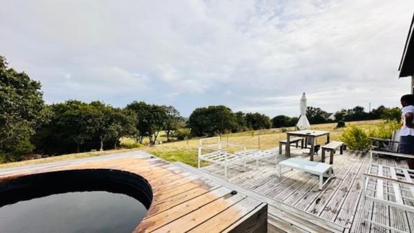 Un cadre idyllique, une maison lumineuse, un spa avec vue : votre havre de paix à Crozon